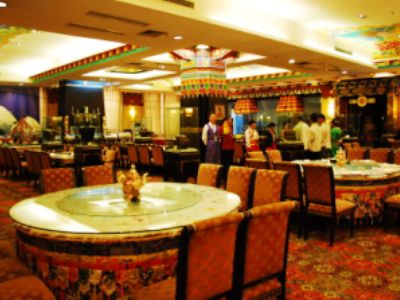Brahmaputra Grand Hotel Лхаса Екстериор снимка